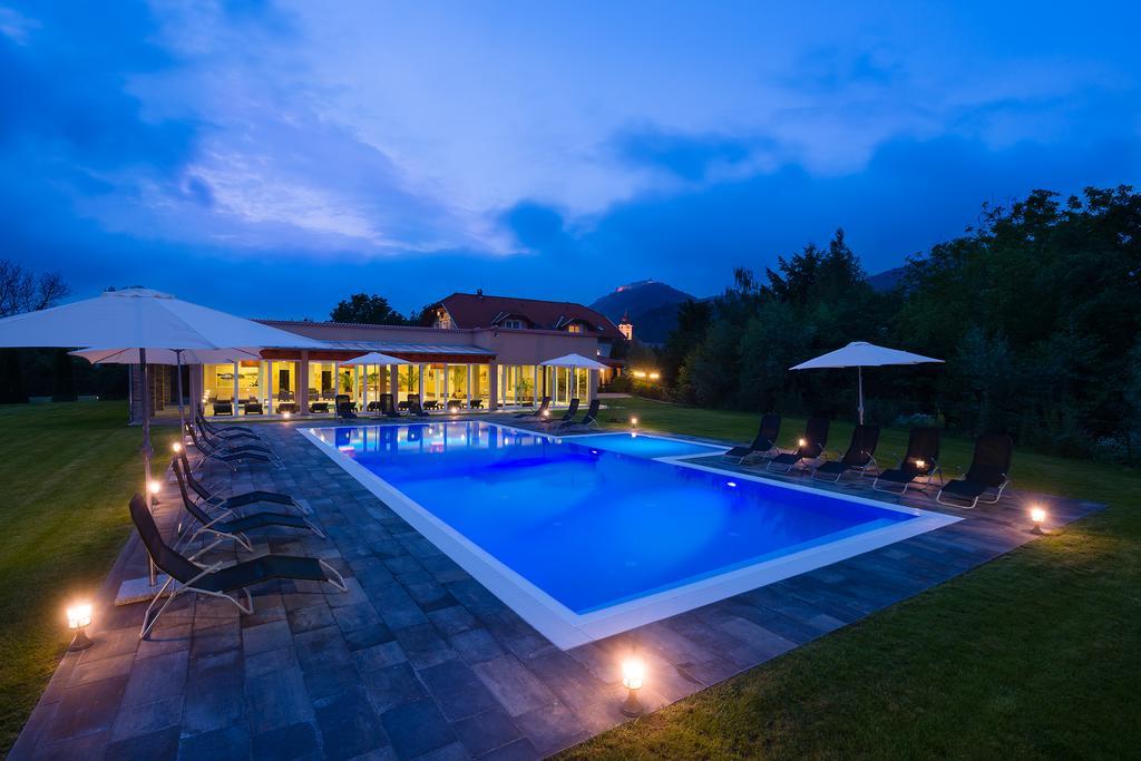Hotel Honti Wellness Es Konferencia Szalloda วิเชกราด ภายนอก รูปภาพ