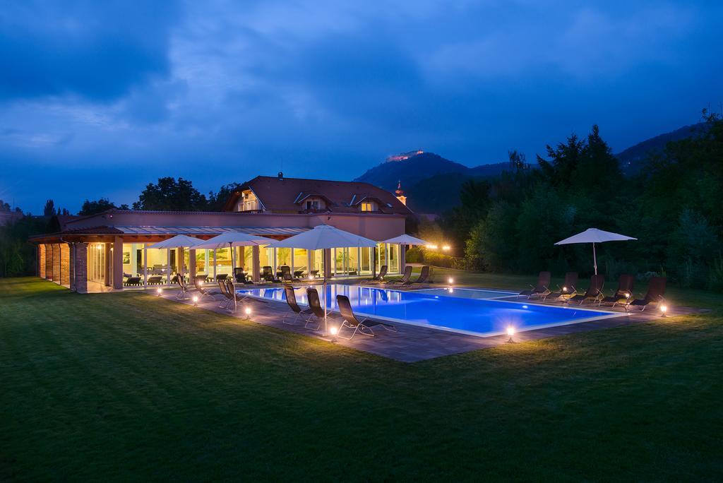 Hotel Honti Wellness Es Konferencia Szalloda วิเชกราด ภายนอก รูปภาพ