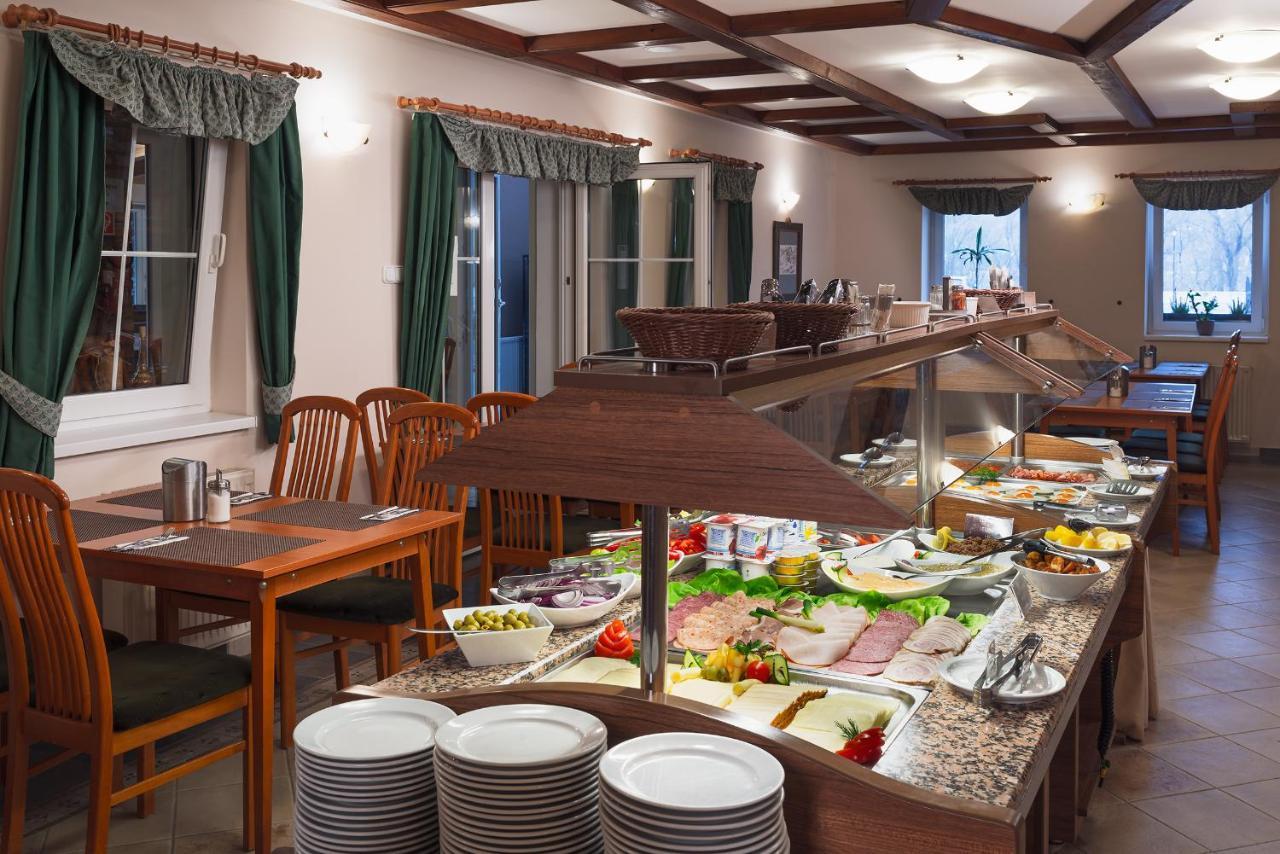 Hotel Honti Wellness Es Konferencia Szalloda วิเชกราด ภายนอก รูปภาพ