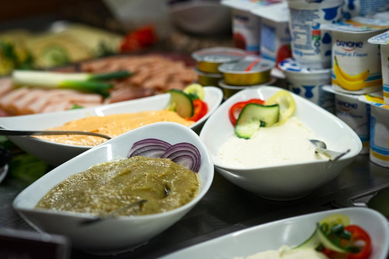 Hotel Honti Wellness Es Konferencia Szalloda วิเชกราด ภายนอก รูปภาพ
