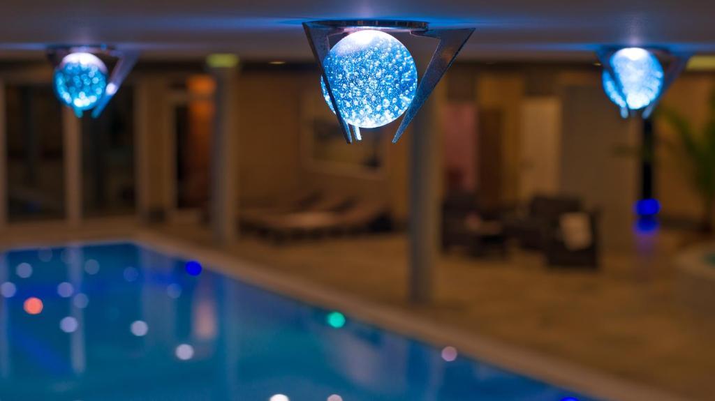 Hotel Honti Wellness Es Konferencia Szalloda วิเชกราด ภายนอก รูปภาพ