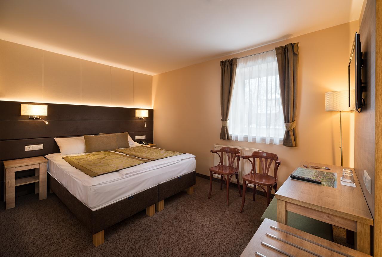 Hotel Honti Wellness Es Konferencia Szalloda วิเชกราด ภายนอก รูปภาพ