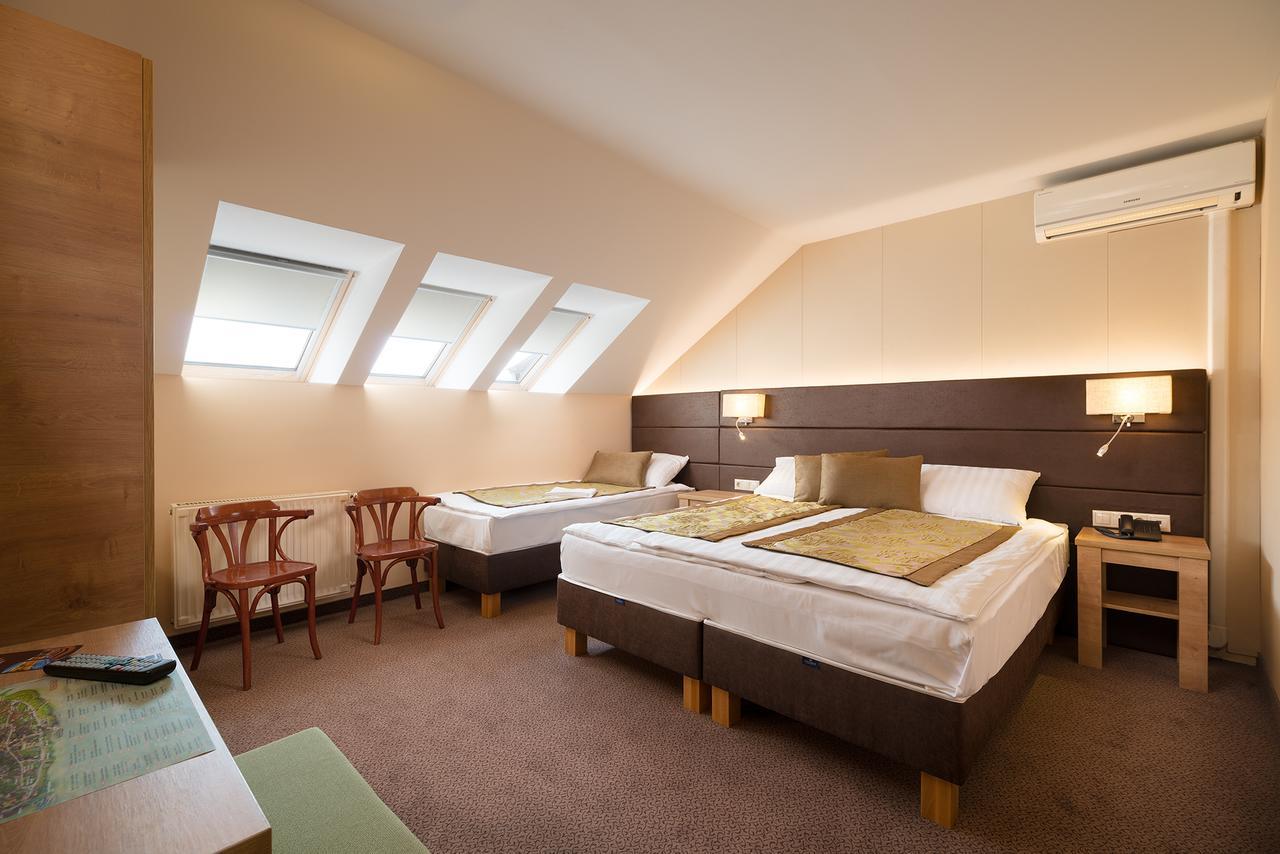 Hotel Honti Wellness Es Konferencia Szalloda วิเชกราด ภายนอก รูปภาพ