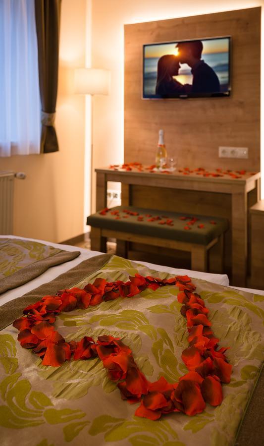 Hotel Honti Wellness Es Konferencia Szalloda วิเชกราด ภายนอก รูปภาพ
