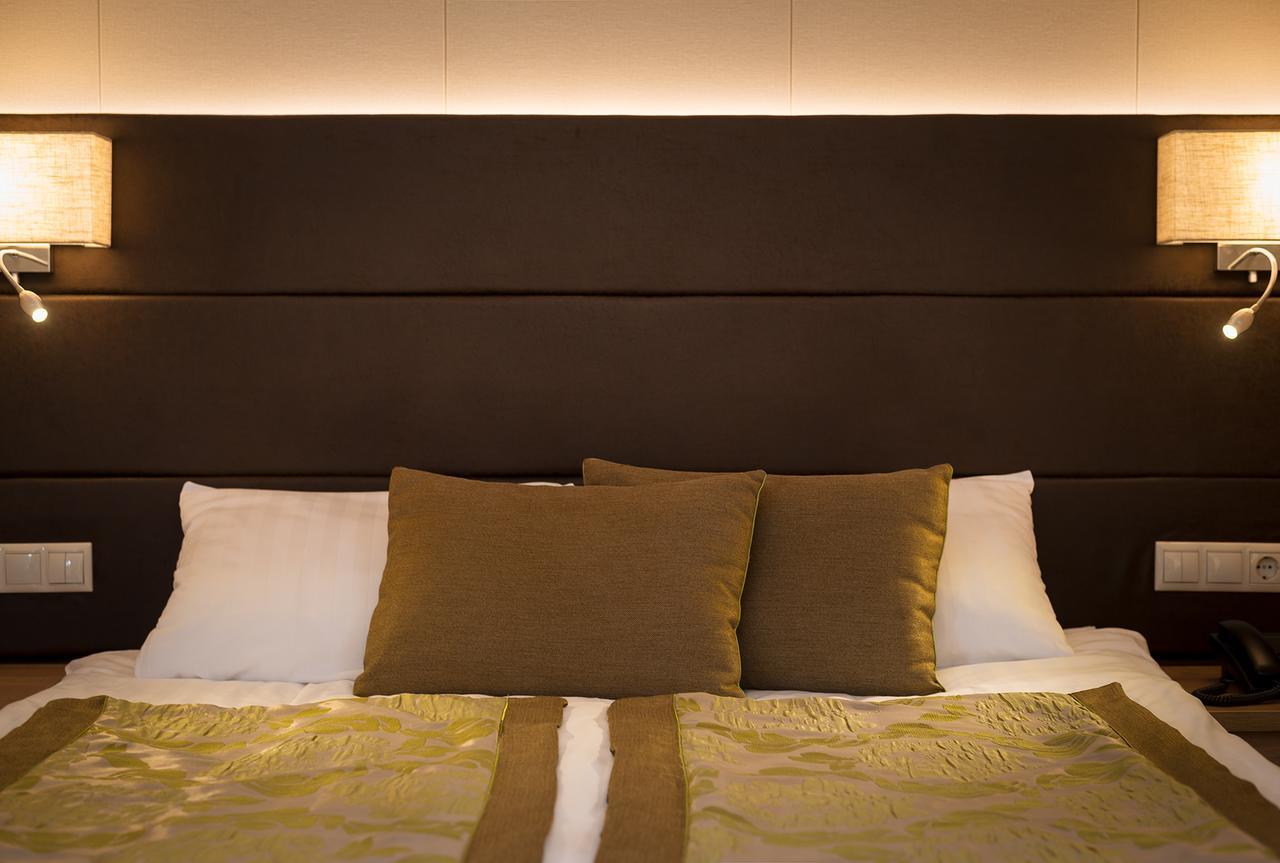 Hotel Honti Wellness Es Konferencia Szalloda วิเชกราด ภายนอก รูปภาพ