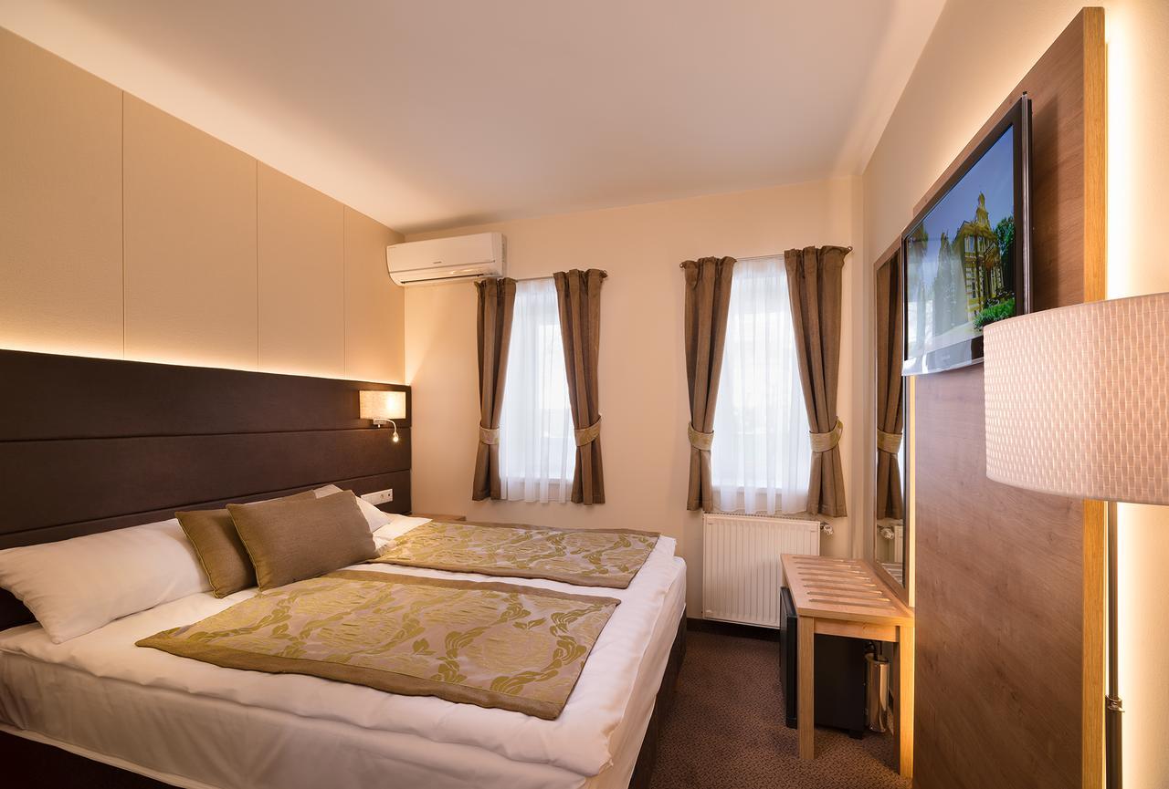 Hotel Honti Wellness Es Konferencia Szalloda วิเชกราด ภายนอก รูปภาพ